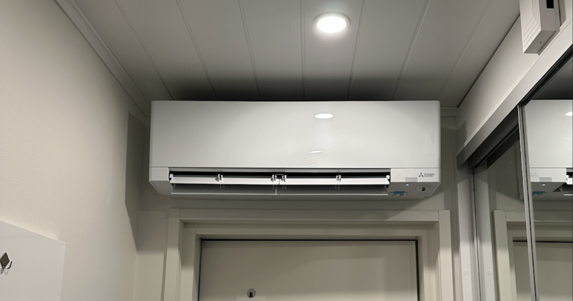 Sähkövirta Boströmin asentama Mitsubishi-ilmalämpöpumppu.